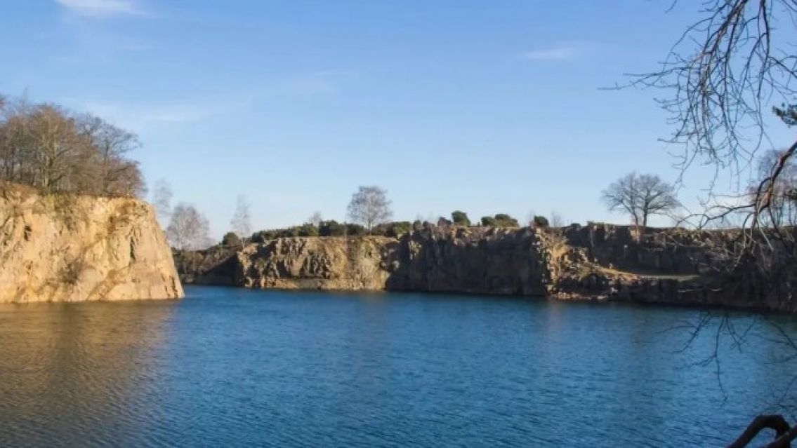 Dos hermanos de 12 años y un joven de 22 murieron ahogados en una cantera