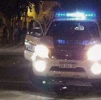 Apuñaló al amigo: le había dicho que ya no había más cerveza