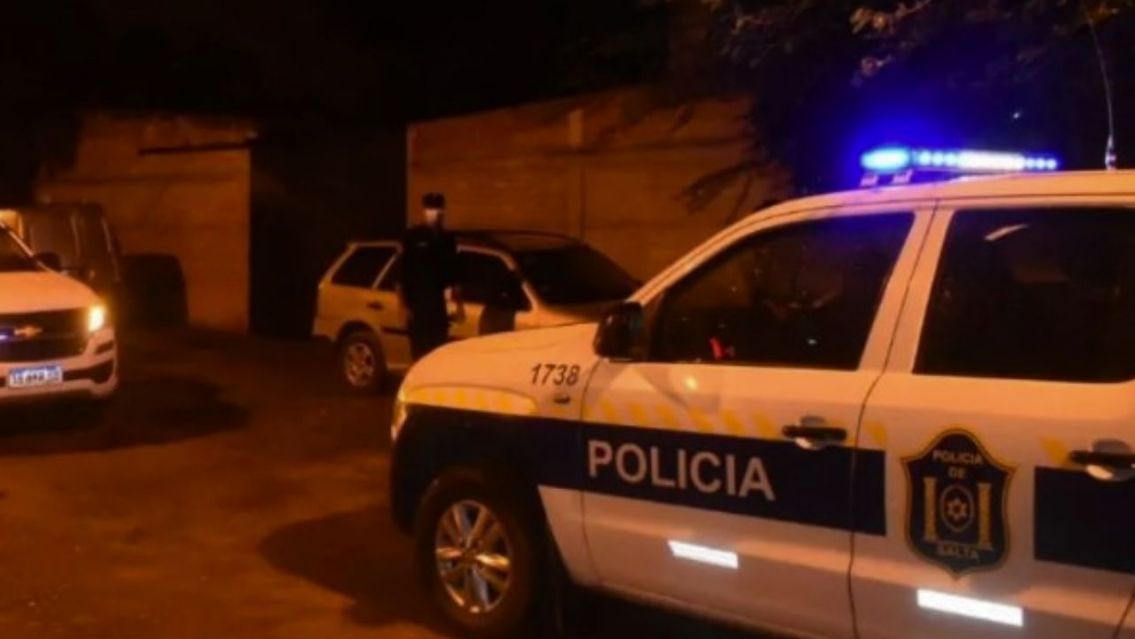 Muri� una joven de un disparo en la cabeza cu�ndo bajaba de un remis