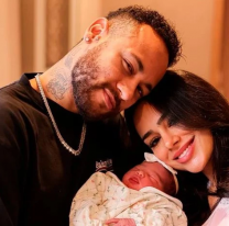Cansada de las infidelidades, la novia de Neymar lo dejó a dos meses de dar a luz