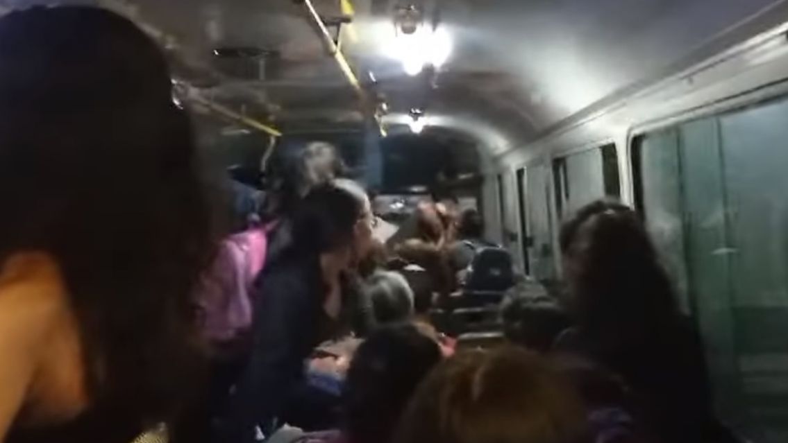 Jujeño se subió al bondi, bardeó a los votantes de Milei y lo bajaron a palos