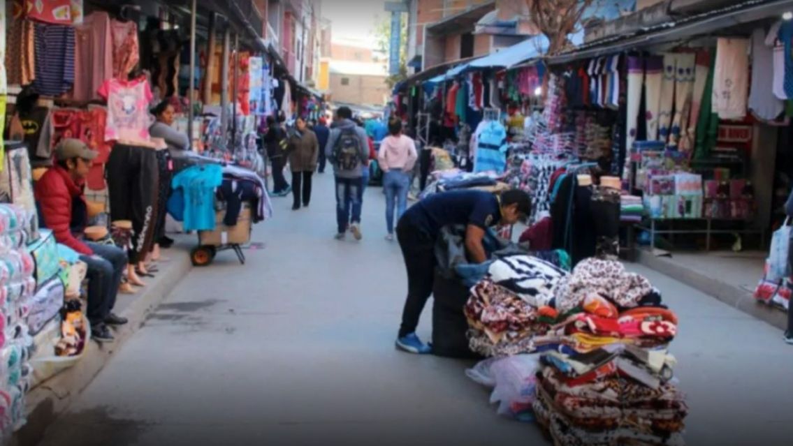 Cruzó a Bolivia con pesos y mostró si realmente conviene ir a comprar allá