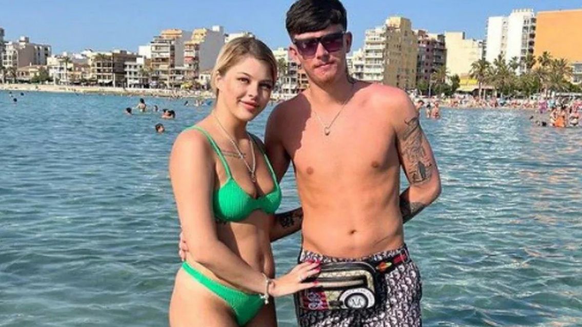 Era alba�il, no llegaba a fin de mes, abri� una cuenta de OnlyFans con su novia y ganan una fortuna