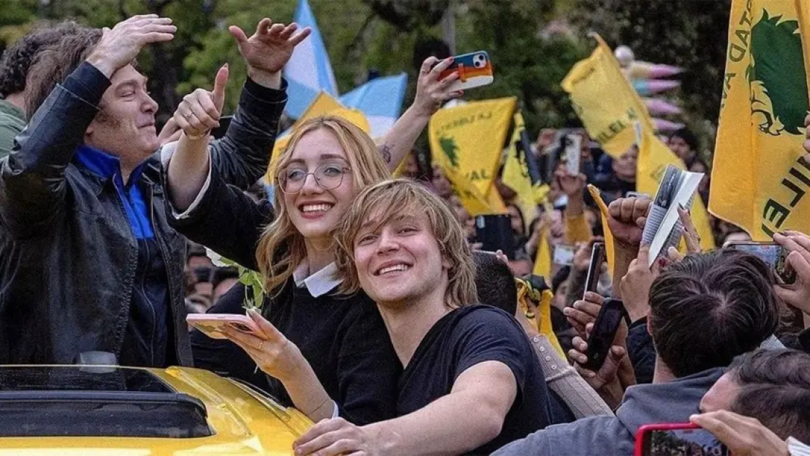 Iñaki y su novia, quiénes son los pibes que manejan las redes de Javier Milei