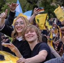 I&ntilde;aki y su novia, qui&eacute;nes son los pibes que manejan las redes de Javier Milei