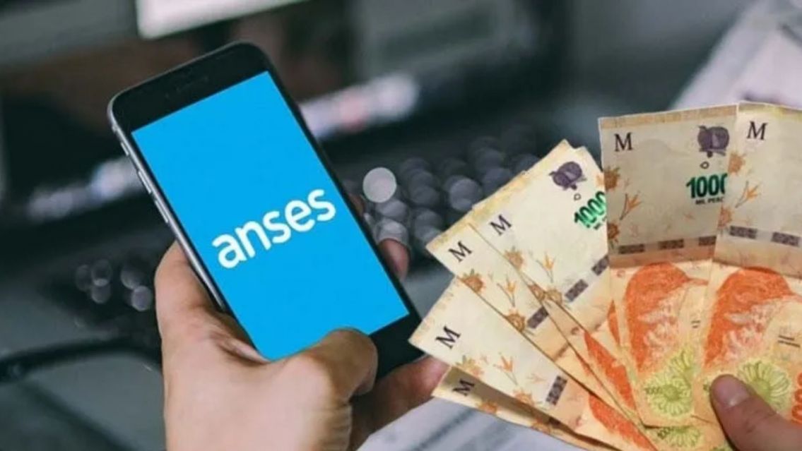 Aguinaldo para jubilados ANSES: los 3 grupos que cobran este lunes