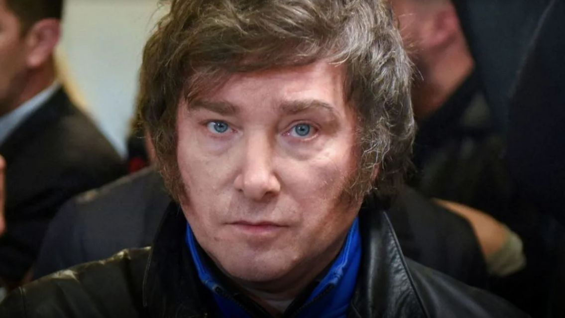 Milei suspendería la pauta oficial a todos los medios por un año