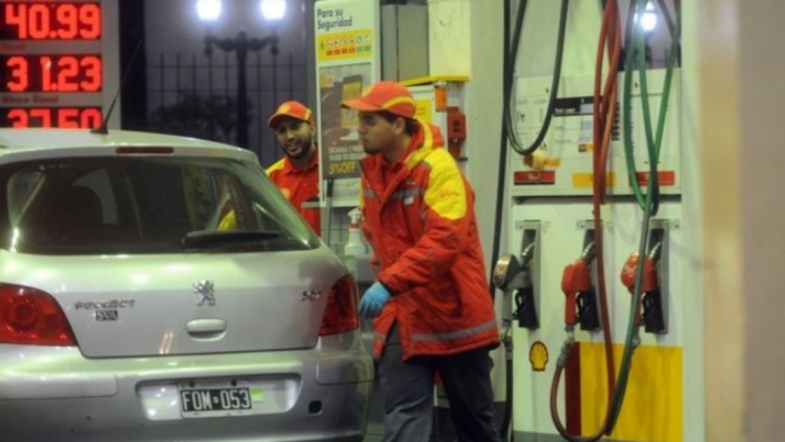 Sorpresivo aumento de la nafta a tres d�as de la asunci�n de Javier Milei