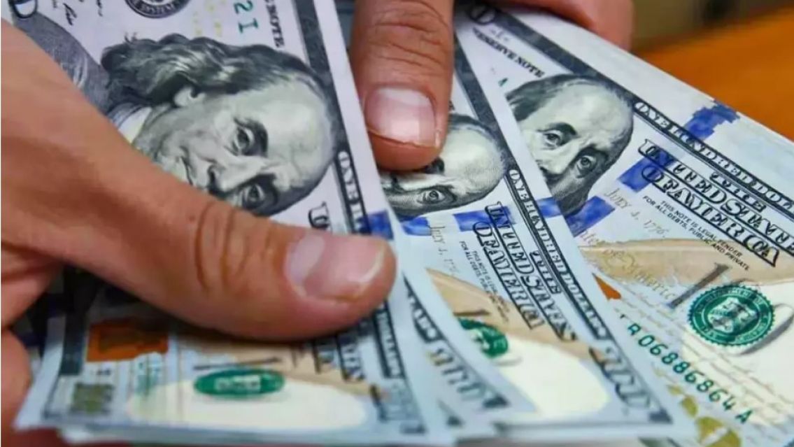 El d�lar blue supera los $1.000 a la espera de medidas econ�micas