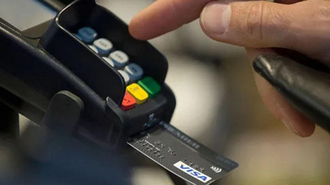 Devoluci�n del 21% con tarjeta de d�bito: AFIP confirm� cuando termina el programa "Compre sin IVA"