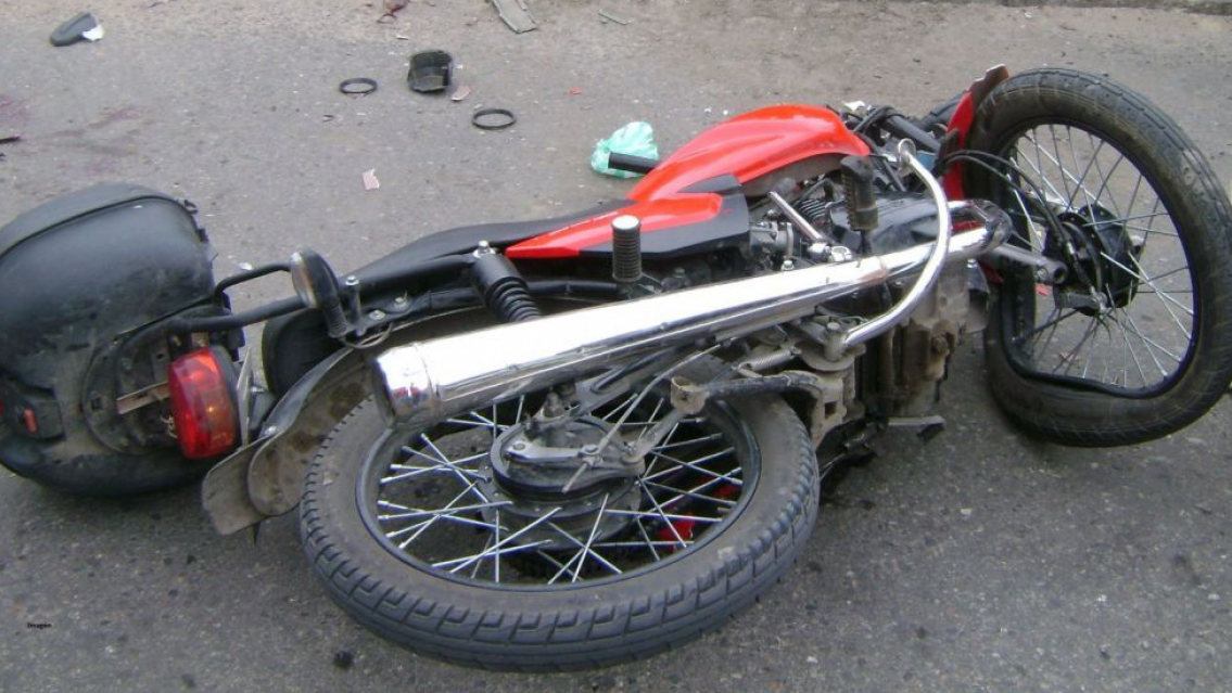 Jujeño derrapó con su moto: Está muy grave