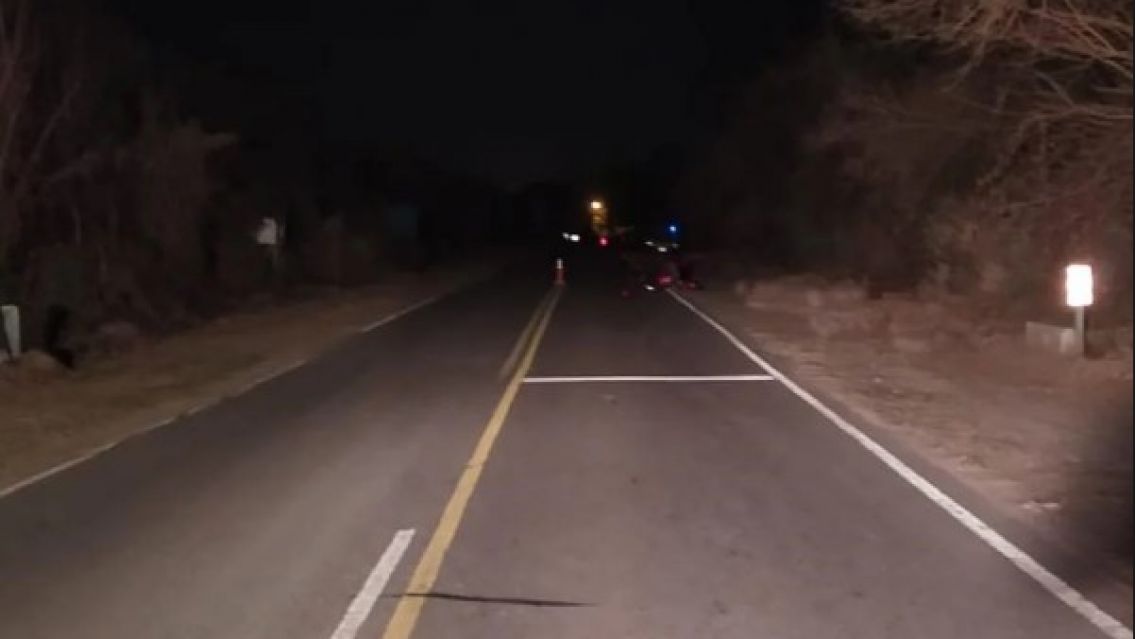 Iban por una ruta de Salta y encontraron a un joven tirado en el asfalto: estaba muerto