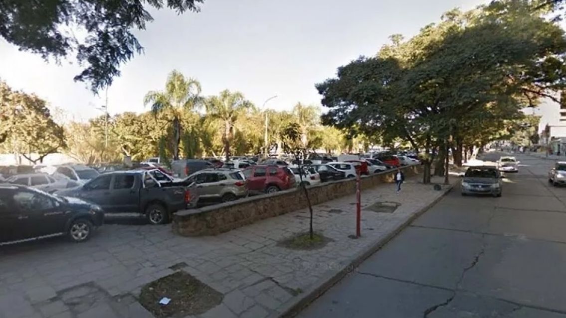 Juje�o se indign� porque le metieron una multa y agarr� a pi�as a una inspectora