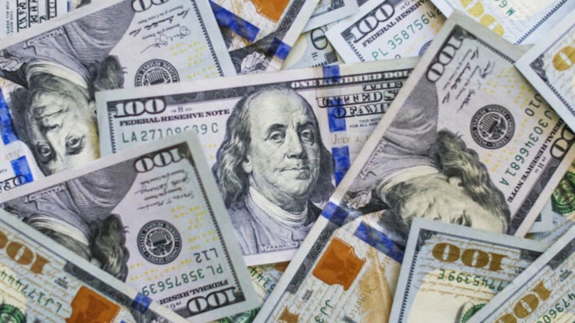 Las nuevas medidas del gobierno con el dólar: con límite y previa autorización