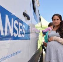 Los nuevos montos de la AUH y la Tarjeta Alimentar tras los anuncios de Luis Caputo