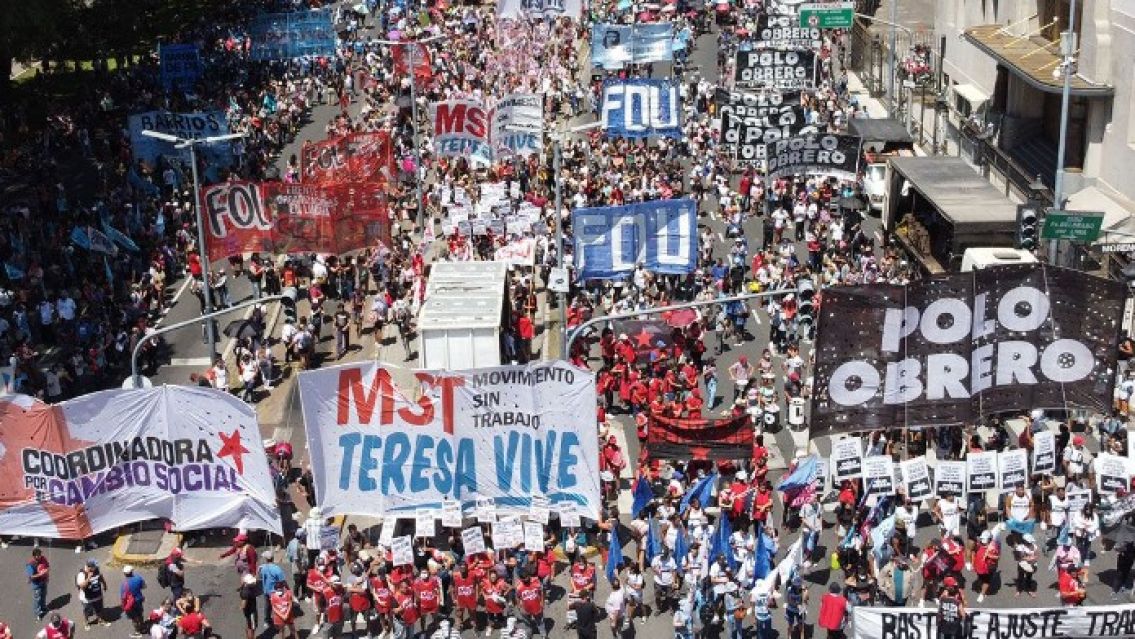 Piqueteros preparan una marcha multitudinaria contra los ajustes de Milei