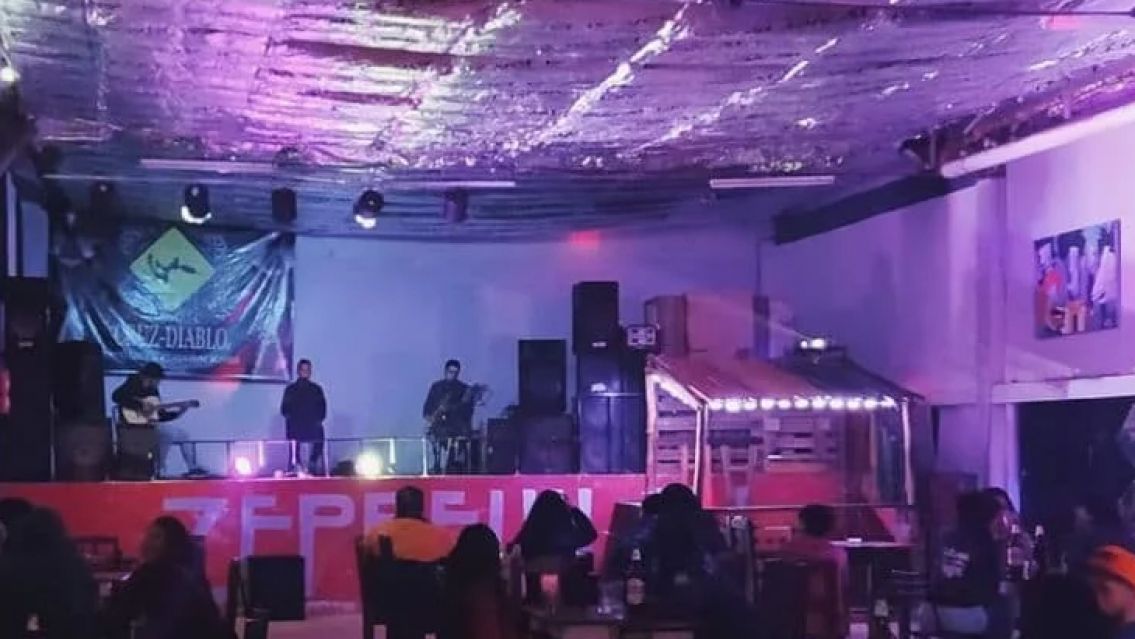 Un boliche de Jujuy organiza una fiesta con fernet y cerveza a $200 y $300
