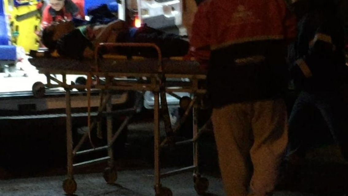 Gritos y desesperación en barrio Chijra: Apuñalaron a 2 jujeños en la calle