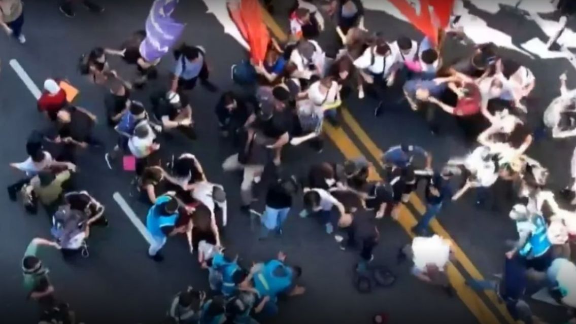 En Buenos Aires cortaron la calle y la Polic�a empez� a reprimir: qu� pasar� en Jujuy