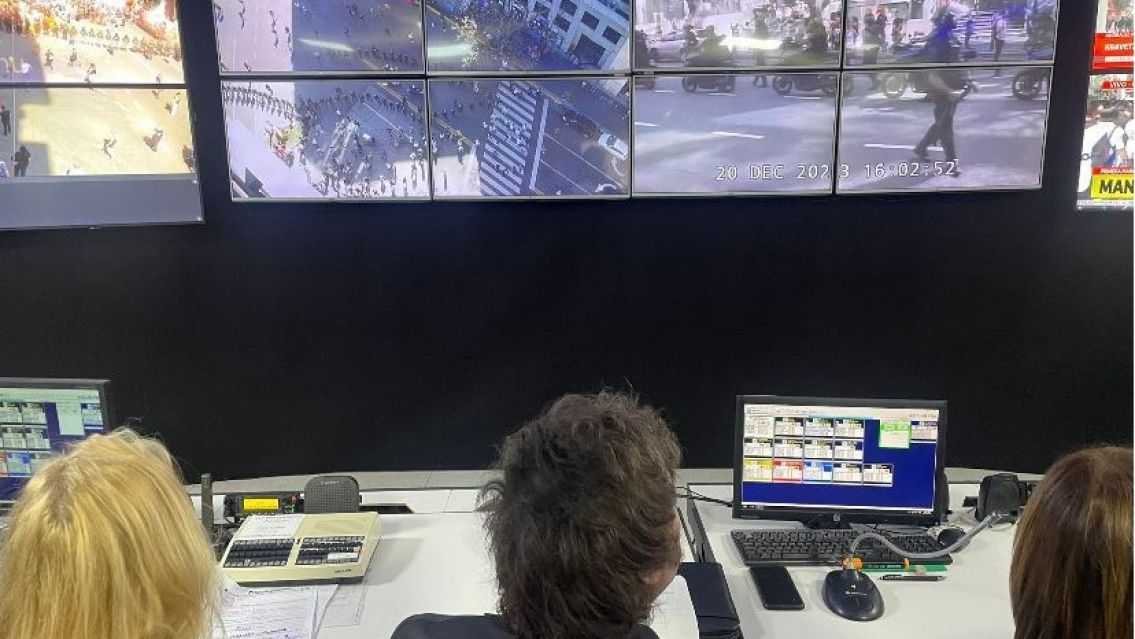 Javier Milei monitore� el operativo antipiquete en la sede de la Polic�a y se fue sin hablar