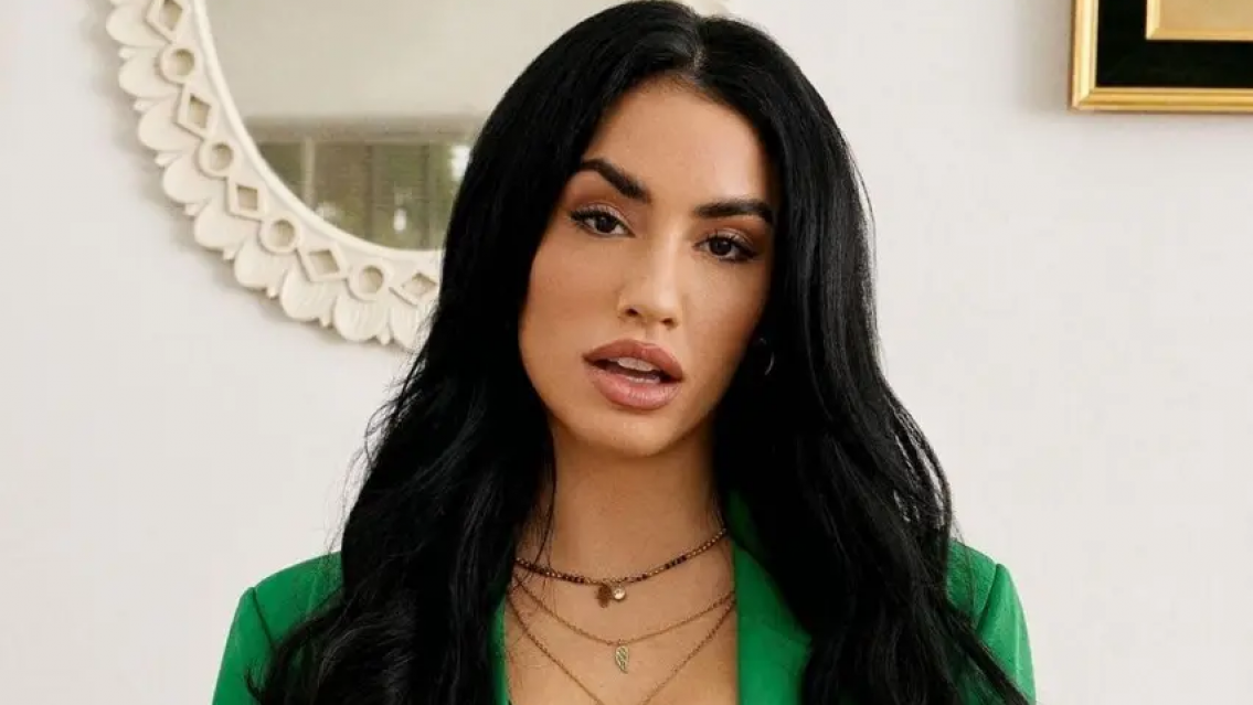 Hay capturas: "Los amo a los dos", Lali estaría de novia con reconocido kirchnerista