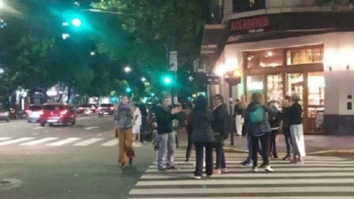 Cacerolazos en Buenos Aires contra las medidas anunciadas por Javier Milei