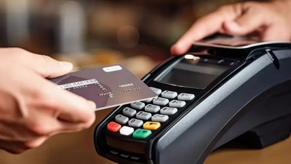 Cambios en las tarjetas de crédito: qué dice el decreto que anunció Milei