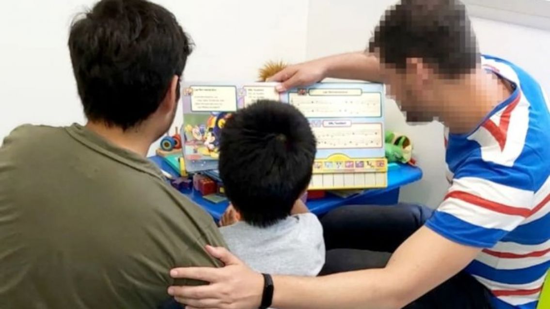 Primera Navidad en familia: dos papás jujeños adoptaron a un niño de Salta