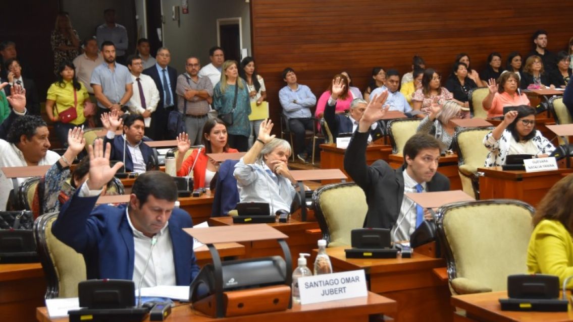 Jujuy: no habrá nuevos empleados públicos y se reducen los cargos de funcionarios