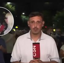 Intentó seducir a un notero en pleno cacerolazo: "¿Estás soltero vos?"