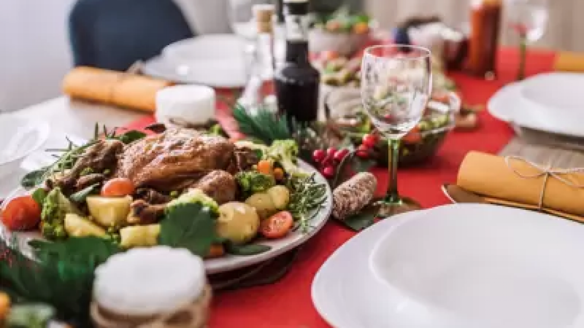 Simples pasos para armar tu mesa navideña y atraer paz, dinero, abundancia y prosperidad