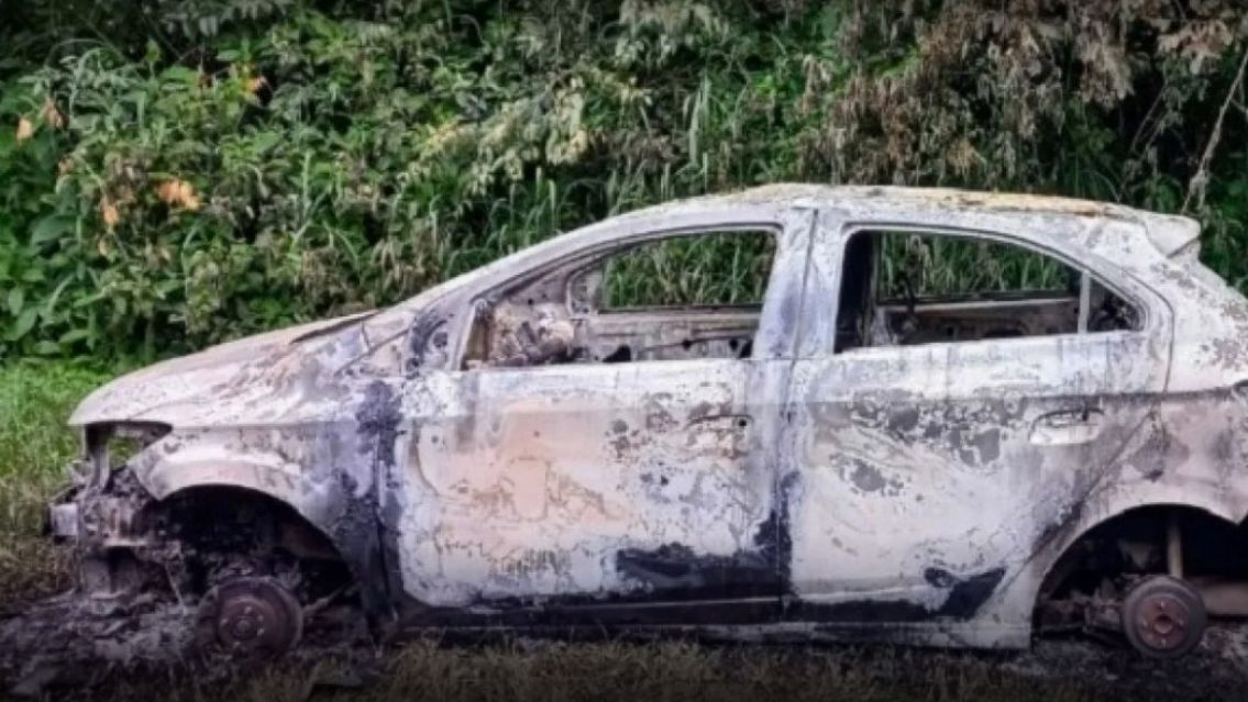 Le robaron el auto a una norte�a: lo encontr� totalmente quemado