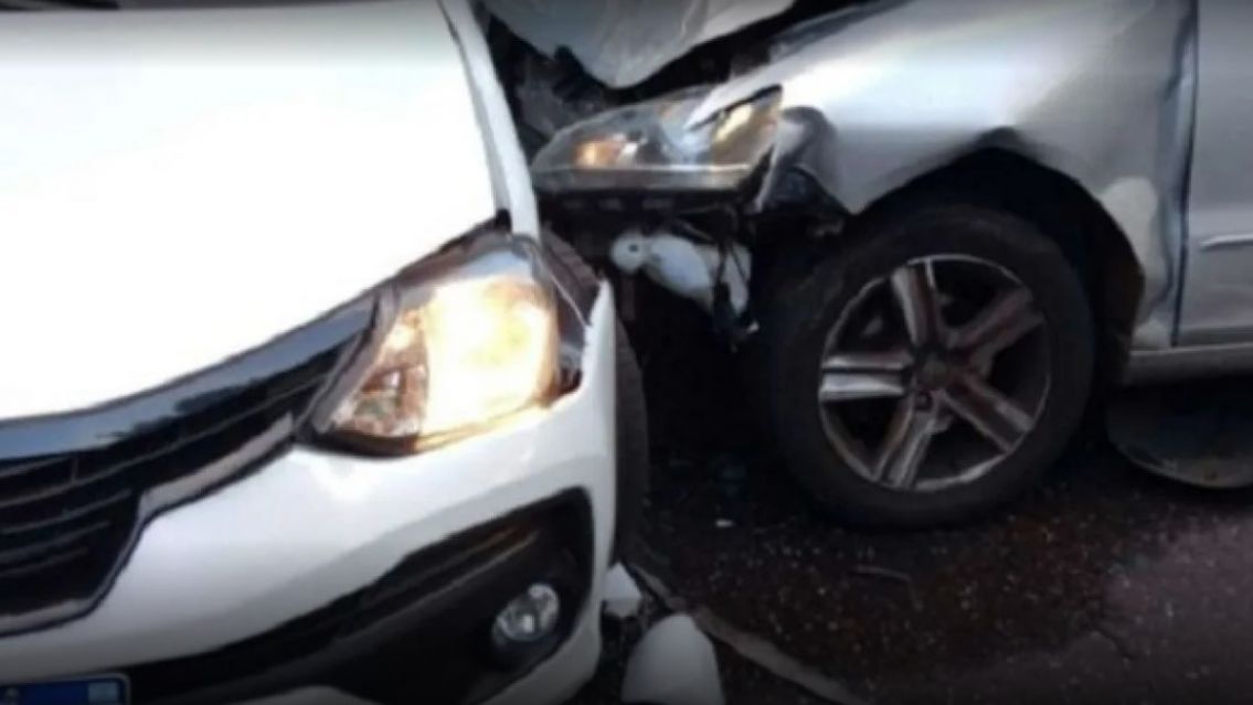 Choc� borracho, lo detuvieron y se quiso ir a las pi�as con la polic�a