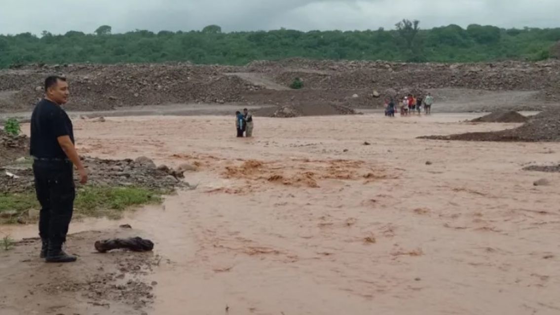 Rescataron a 20 juje�os en los alisos: Hab�a quedado aislados por el temporal