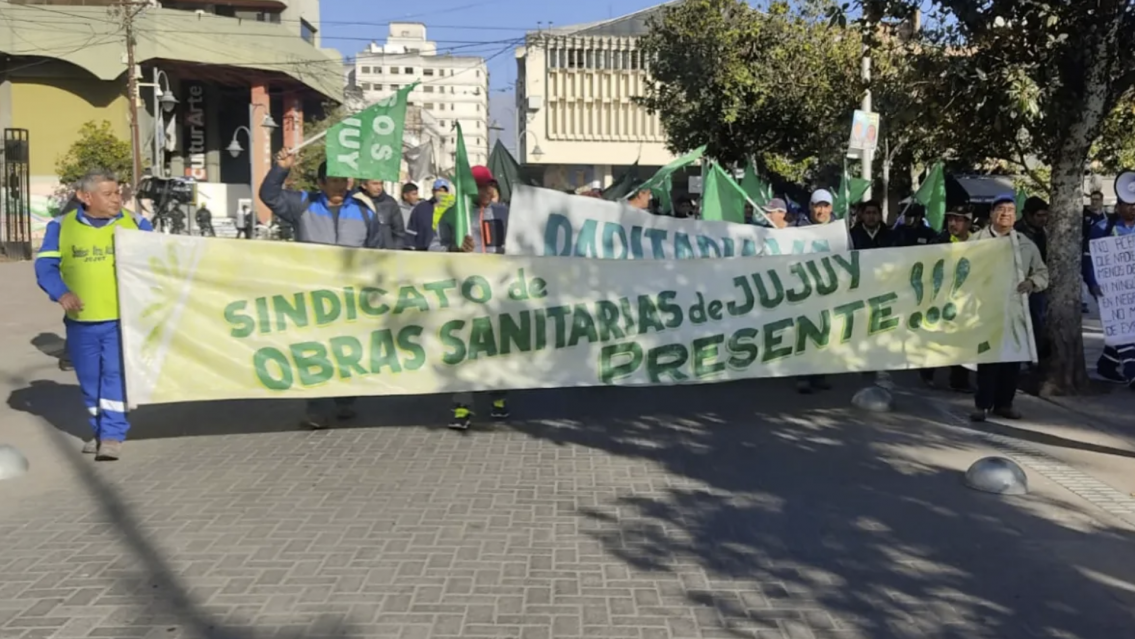 Continúa el conflicto en Agua Potable: trabajadores denuncian "acefalía" en la empresa