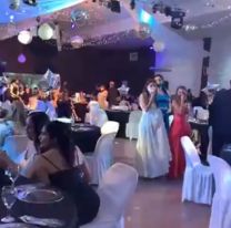 Polic&iacute;a juje&ntilde;o sac&oacute; la pistola en la cena de su hija y empez&oacute; a amenazar