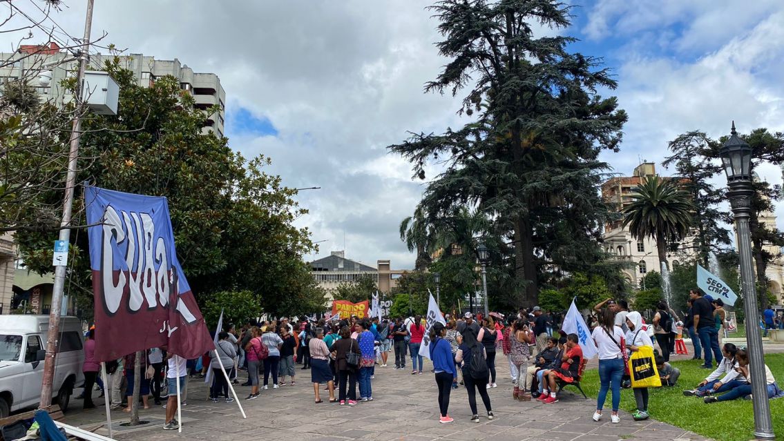 Juje�os marcharon contra el DNU de Milei