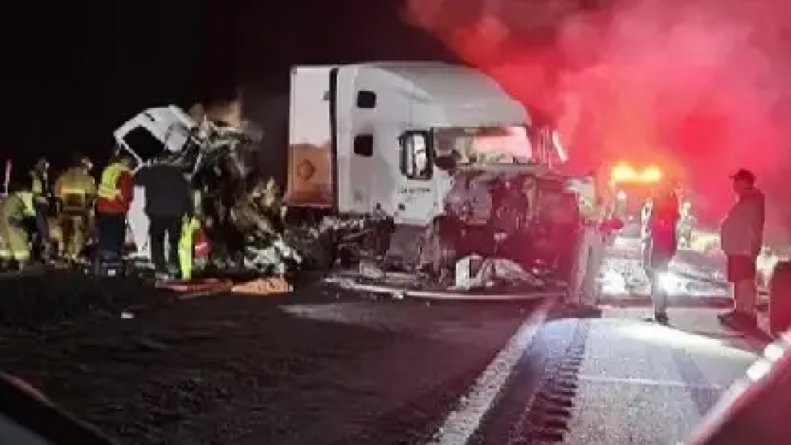 Chocaron contra un camión y murieron: la famosa pareja estaba esperando un bebé