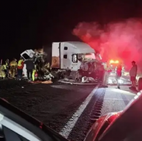 Chocaron contra un cami&oacute;n y murieron: la famosa pareja estaba esperando un beb&eacute;