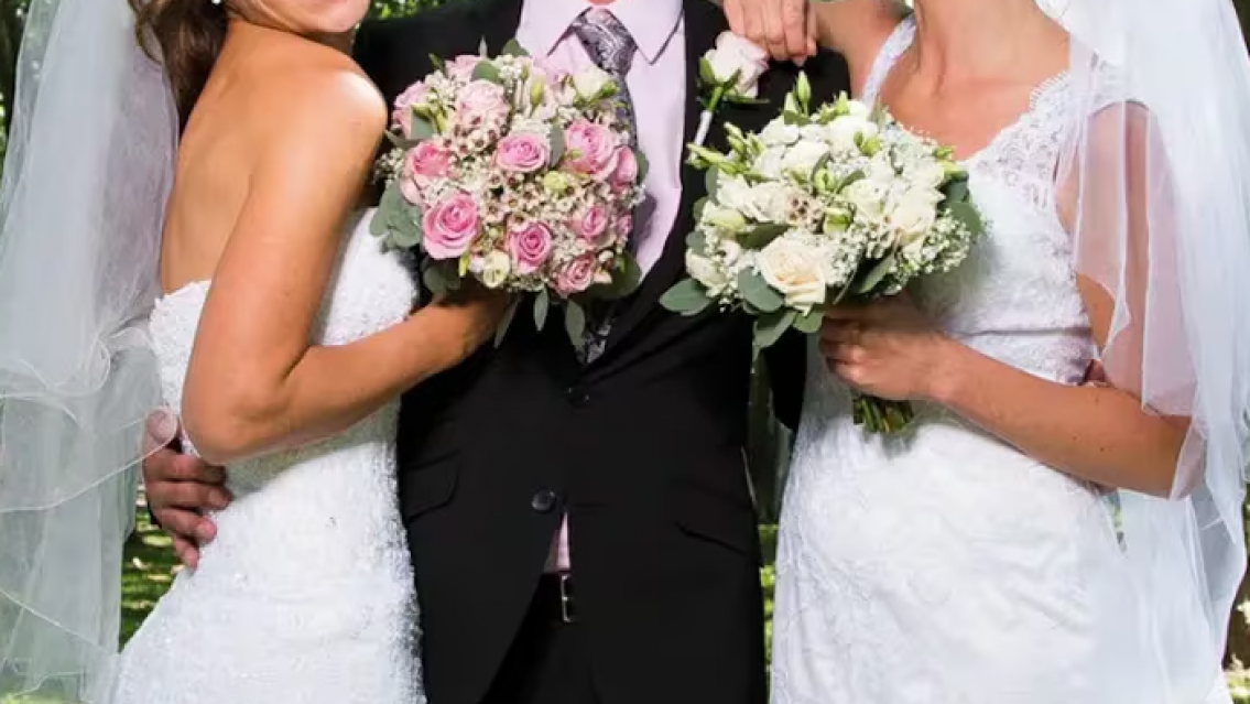 Dos mujeres están casadas con el mismo hombre y cuentan cómo es su vida