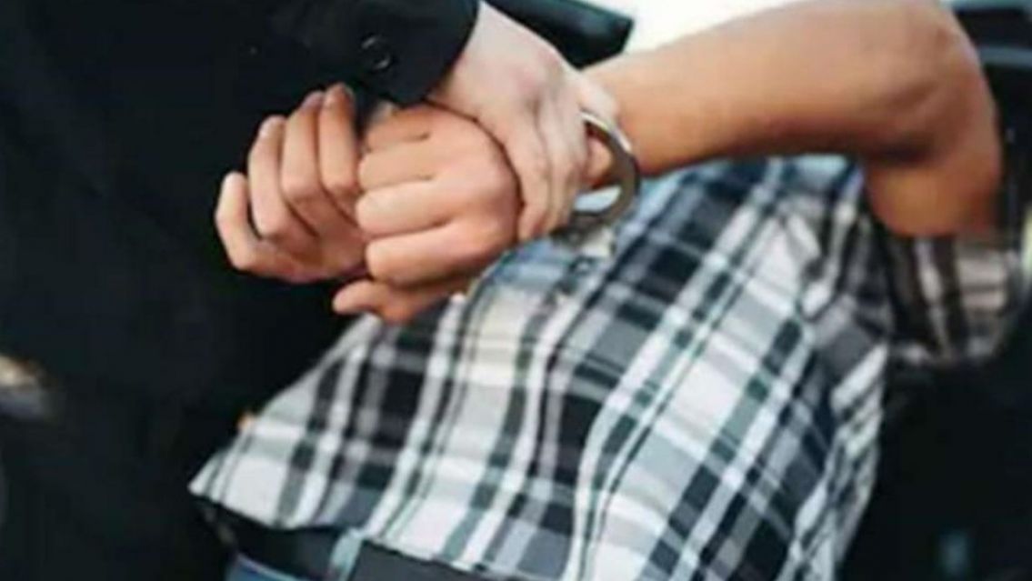 En plena calle amenazaba a la todos con un cuchillo tumbero, y mordi� a un polic�a 