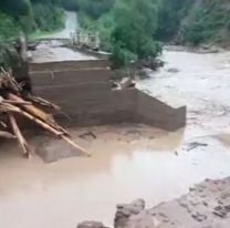 Se derrumb&oacute; un puente en Jujuy y decenas de familias quedaron aisladas