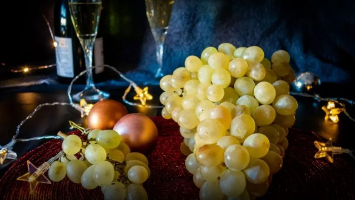 Ritual de las 12 uvas para recibir el Año Nuevo: el paso a paso