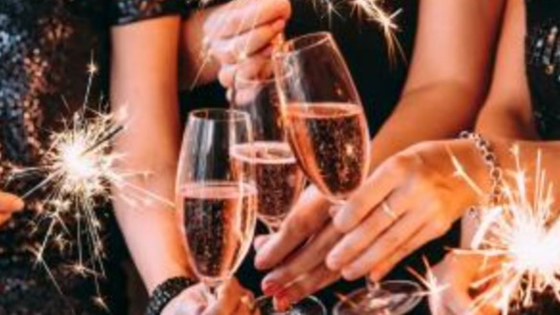 Las mejores frases para enviar por WhatsApp en este fin de a�o y A�o Nuevo 2024