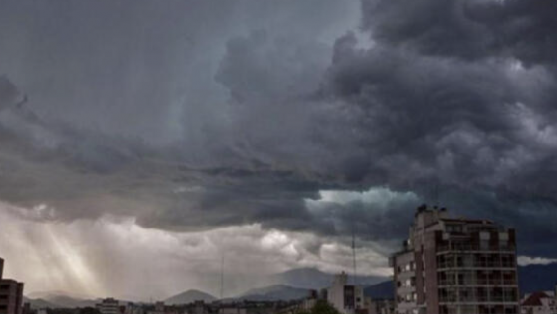 Se viene una tarde noche picante: Alerta amarillo por tormentas en Jujuy