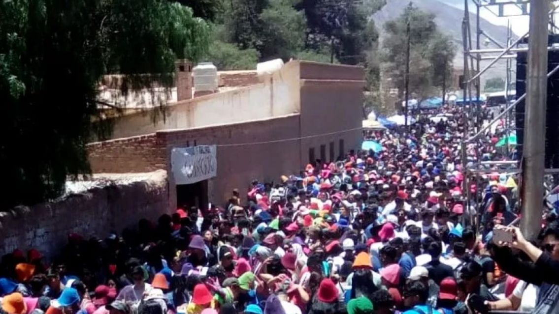"Para carnavalear tienen, para los útiles no": Polémica en Jujuy