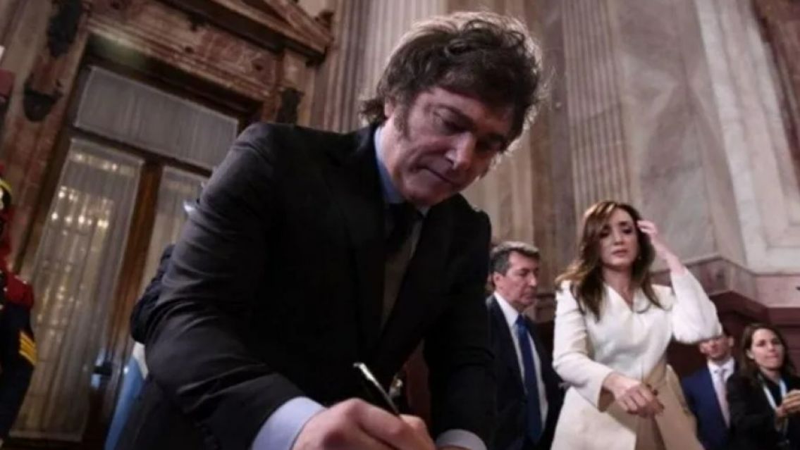 Revés para el Gobierno: la Justicia habilitó la feria para que se traten los amparos contra el DNU