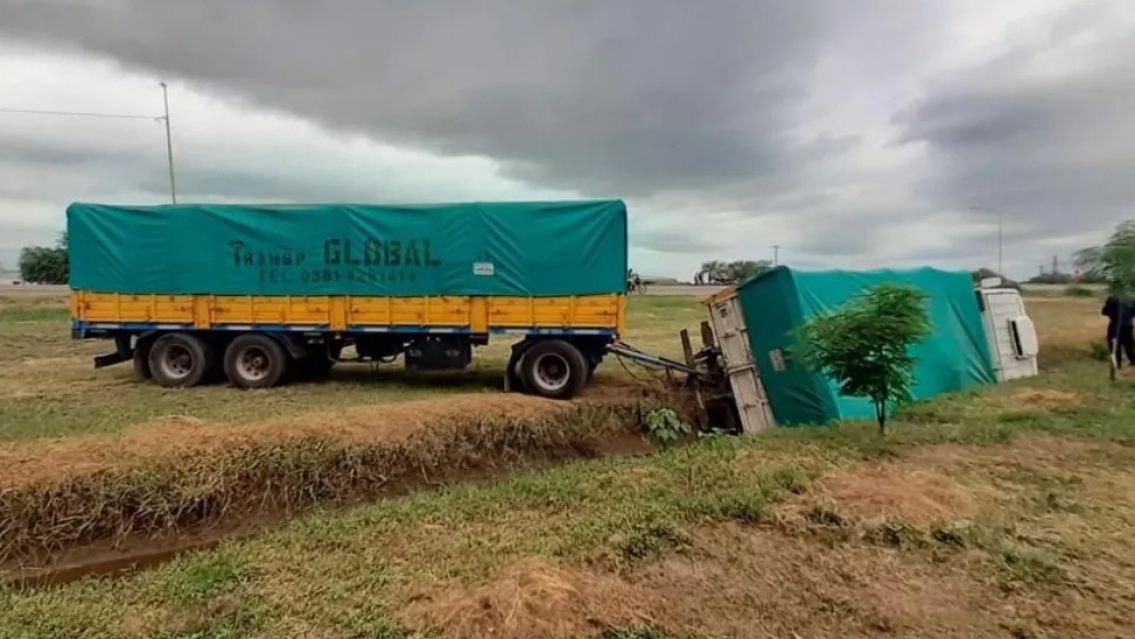 Norteño sufrió un ACV, volvió a manejar el camión. se descompensó y volcó