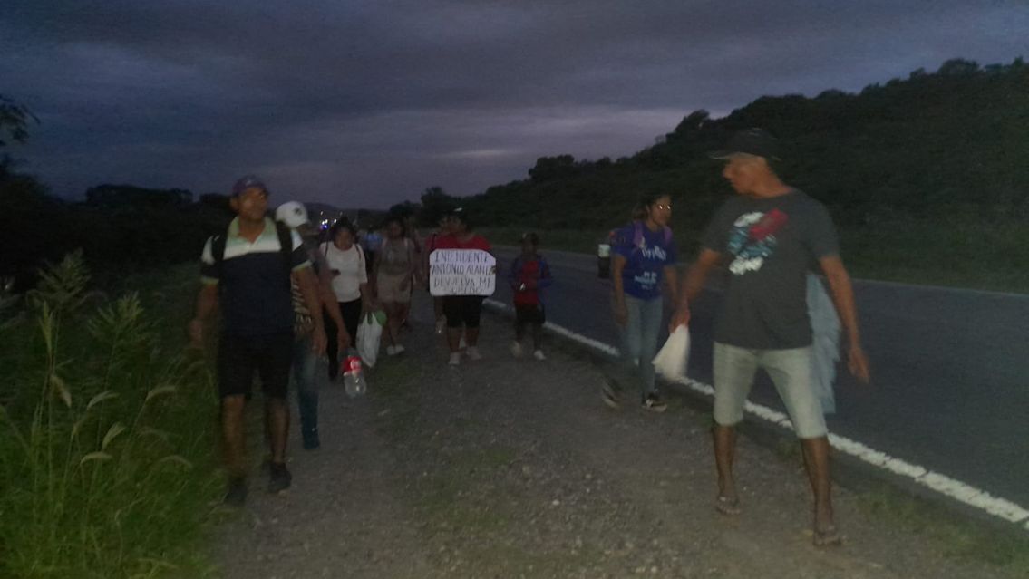Trabajadores municipales de Santa Clara marchan hasta la Casa de Gobierno