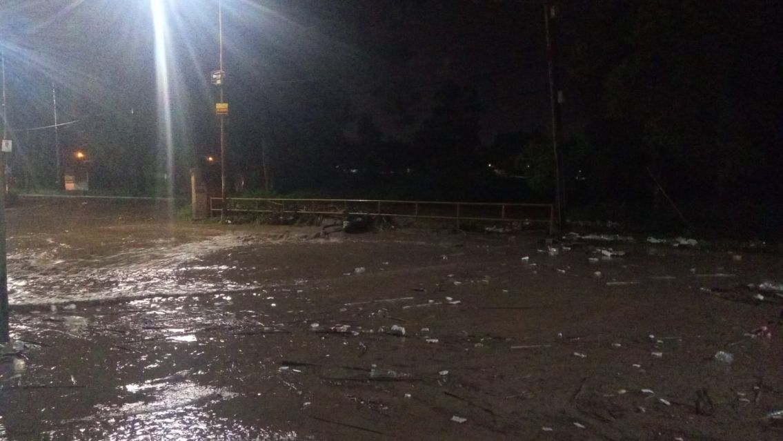 Palpalá: Desbordó el arroyo Las Martas